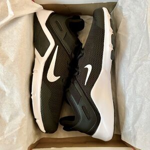 Women’s Nike Legend Essential, size 10, New in Box